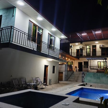 Apex Rest House Of 10 Rooms And Pool Ereván Exterior foto