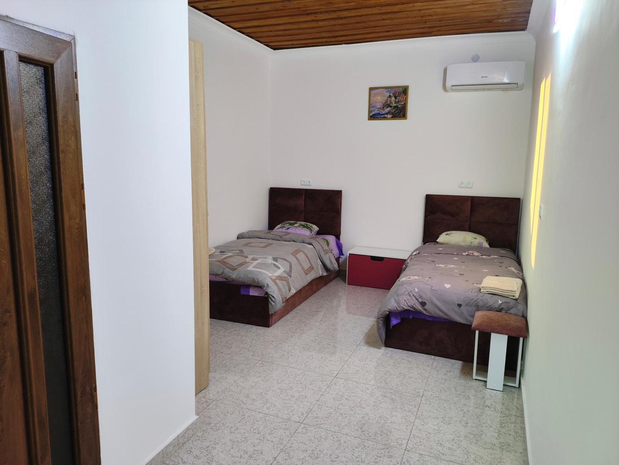 Apex Rest House Of 10 Rooms And Pool Ereván Exterior foto