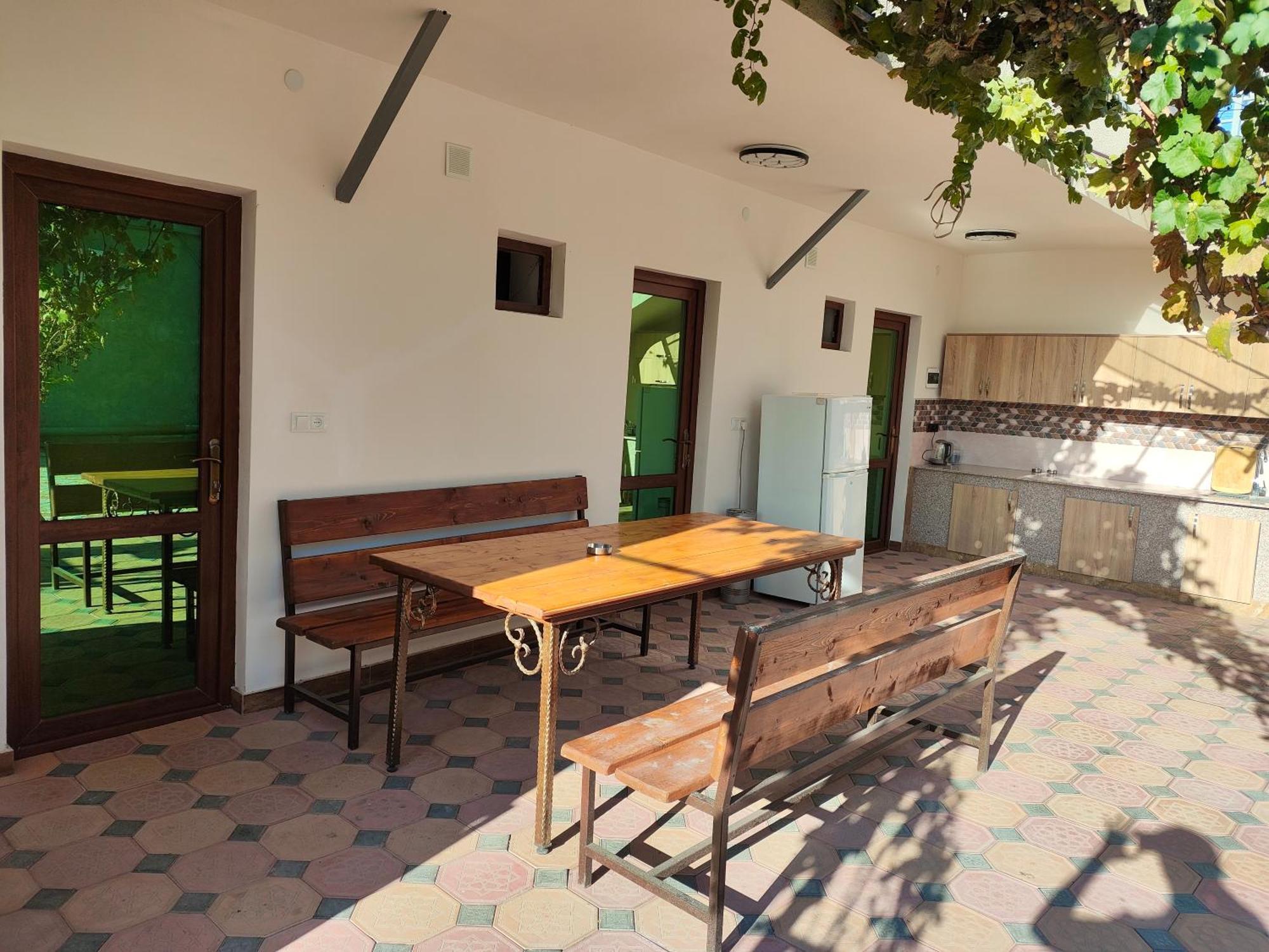 Apex Rest House Of 10 Rooms And Pool Ereván Exterior foto